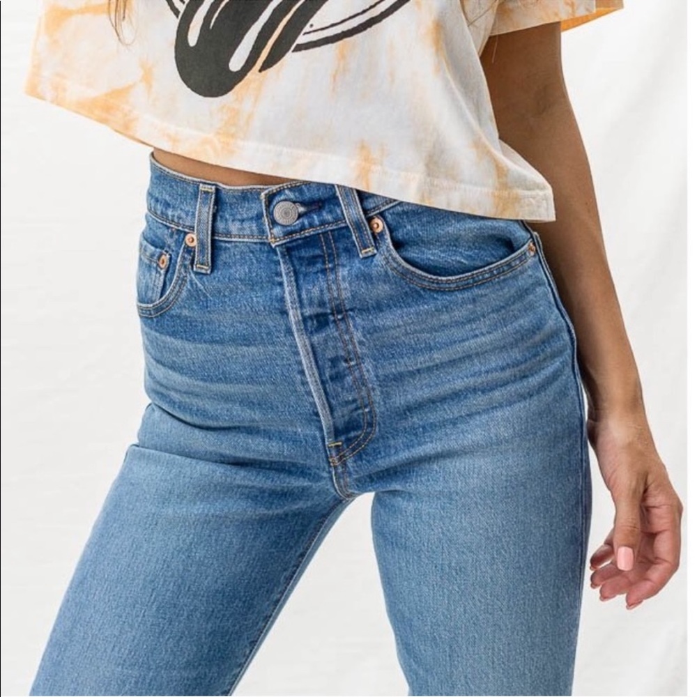 RESTOCK Levi’s Ribcage Flare Jean in Jive Song - Picture 4 of 7